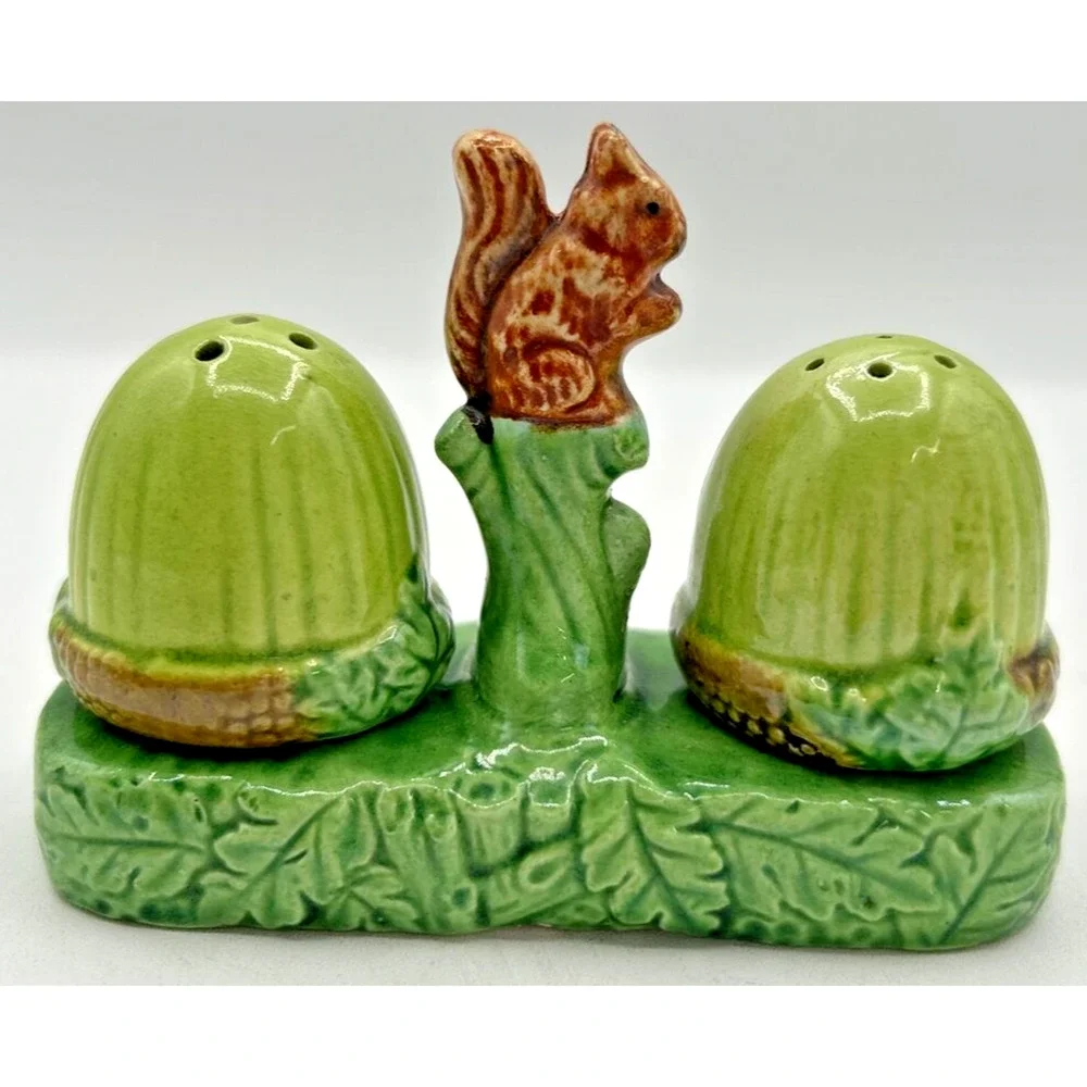 Vintage Retro Salt and Pepper Shakers Acorn Forest Woodland U260/44‎